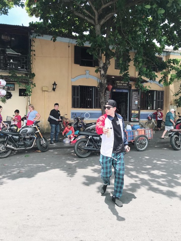 Tình yêu đặc biệt của Kelvin Khánh: Gọi vợ bằng thằng, khuyên fan nên làm bạn trước mới yêu