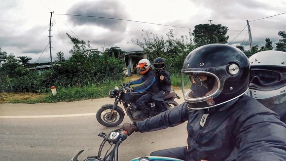 Tình yêu đặc biệt của Kelvin Khánh: Gọi vợ bằng thằng, khuyên fan nên làm bạn trước mới yêu