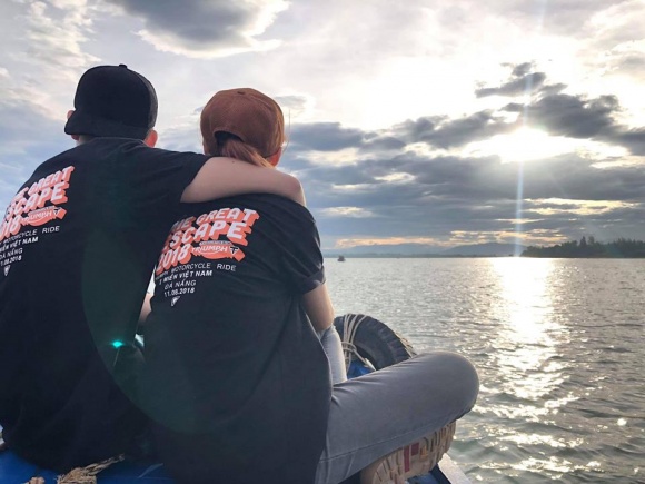 Tình yêu đặc biệt của Kelvin Khánh: Gọi vợ bằng thằng, khuyên fan nên làm bạn trước mới yêu