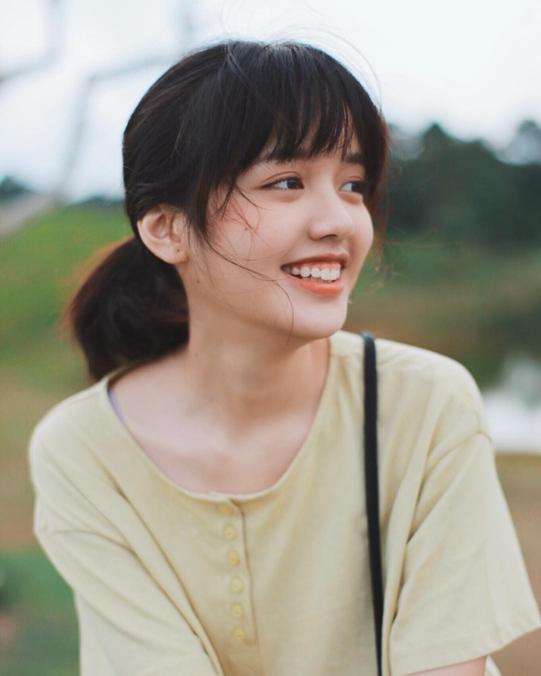 Chẳng cần đẹp xuất sắc, cô nàng travel blogger đến từ Thái vẫn hút fan vì vẻ ngoài rạng rỡ, hay cười