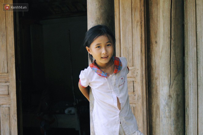 Nữ thủ khoa dân tộc Mường từng gạt nước mắt từ bỏ giảng đường: Nhờ cô giáo và mọi người, em được đi học rồi!