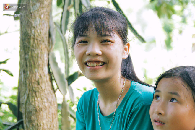 Nữ thủ khoa dân tộc Mường từng gạt nước mắt từ bỏ giảng đường: Nhờ cô giáo và mọi người, em được đi học rồi!