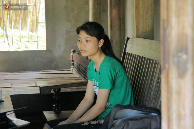 Nữ thủ khoa dân tộc Mường từng gạt nước mắt từ bỏ giảng đường: Nhờ cô giáo và mọi người, em được đi học rồi!