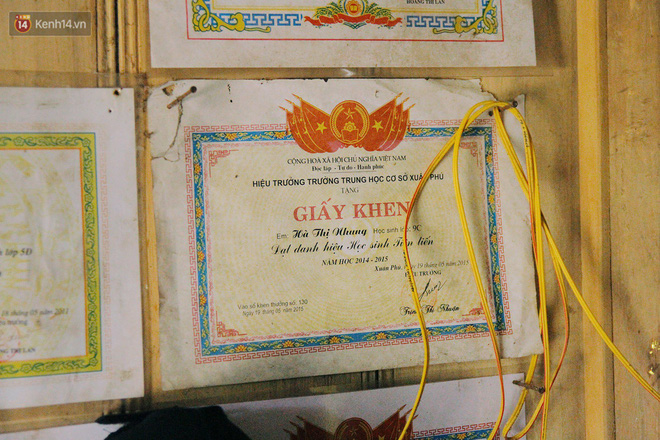 Nữ thủ khoa dân tộc Mường từng gạt nước mắt từ bỏ giảng đường: Nhờ cô giáo và mọi người, em được đi học rồi!