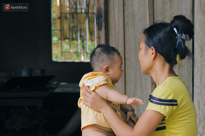 Nữ thủ khoa dân tộc Mường từng gạt nước mắt từ bỏ giảng đường: Nhờ cô giáo và mọi người, em được đi học rồi!