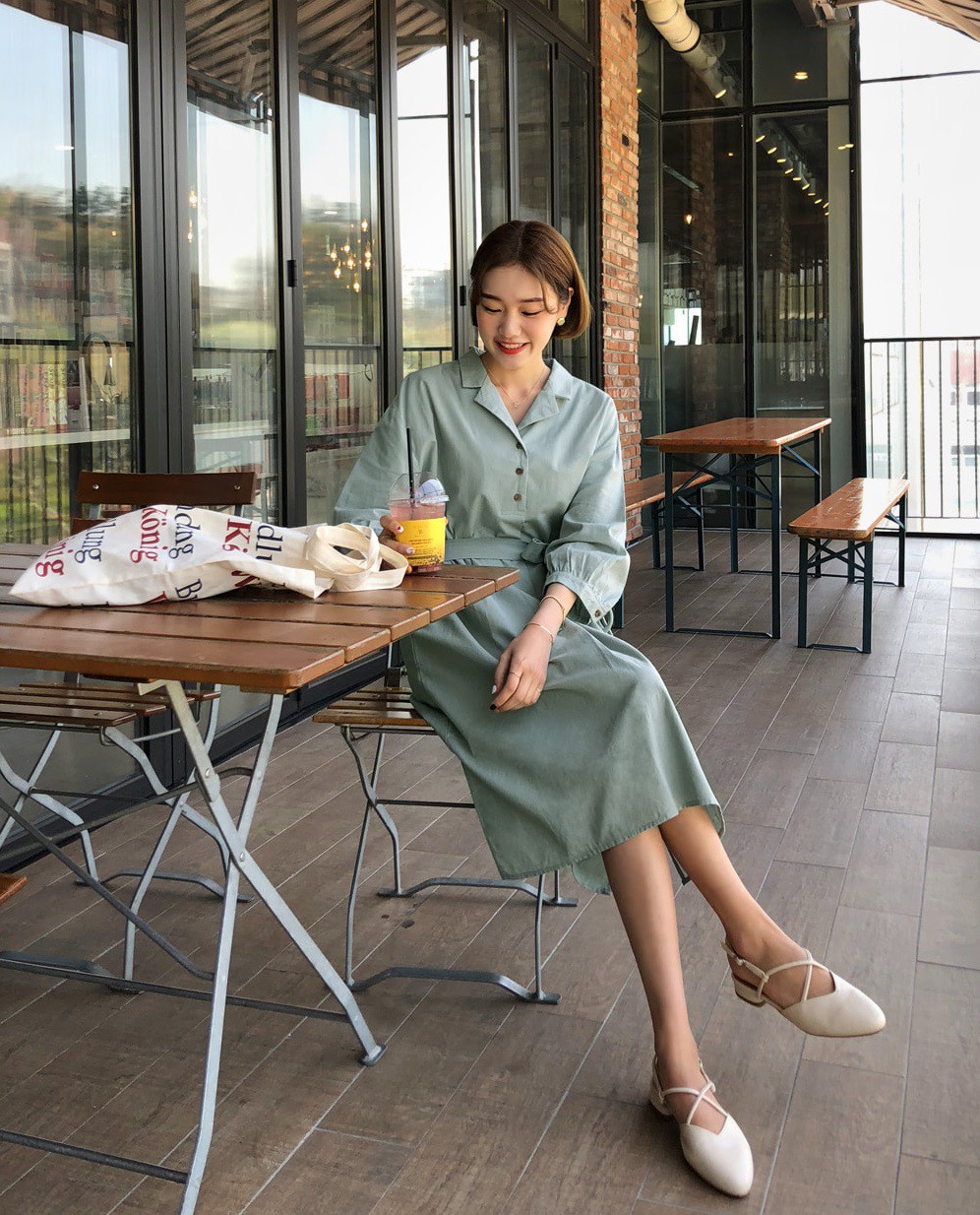 Muôn kiểu váy liền cùng cách diện chuẩn đẹp, thanh lịch mà mọi quý cô công sở cần biết