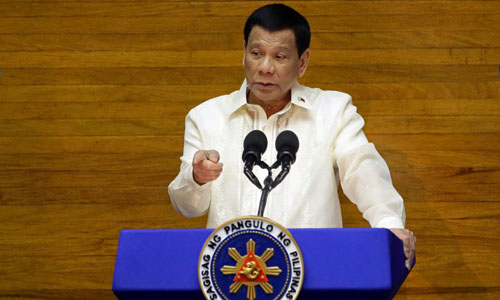 Tổng thống Philippines chỉ trích Trung Quốc xua đuổi máy bay ở Biển Đông