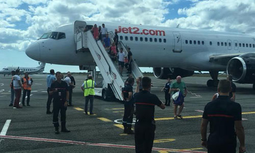 Máy bay Anh rơi tự do từ độ cao hơn 9.000 m, hành khách chảy máu mũi