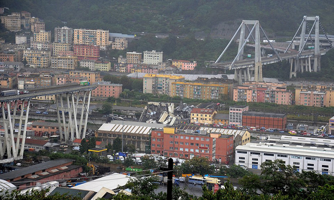 Khung cảnh như tận thế sau vụ sập cầu cao tốc ở Italy