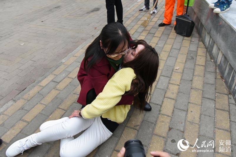 Cả gan từ chối tình cảm thiếu gia tài phiệt, cô gái bị thiêu sống tại chỗ và trải qua 7 năm đau đớn về thể xác lẫn tinh thần