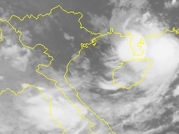 Lý giải hướng đi dị thường của cơn bão số 4 Bebinca