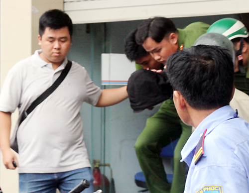 Bất thường của tên cướp trong ngân hàng ở Sài Gòn