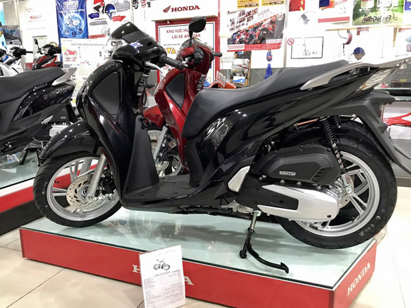 SH giảm sốc xuống dưới 100 triệu, ô tô hạ 244 triệu/chiếc tháng cô hồn