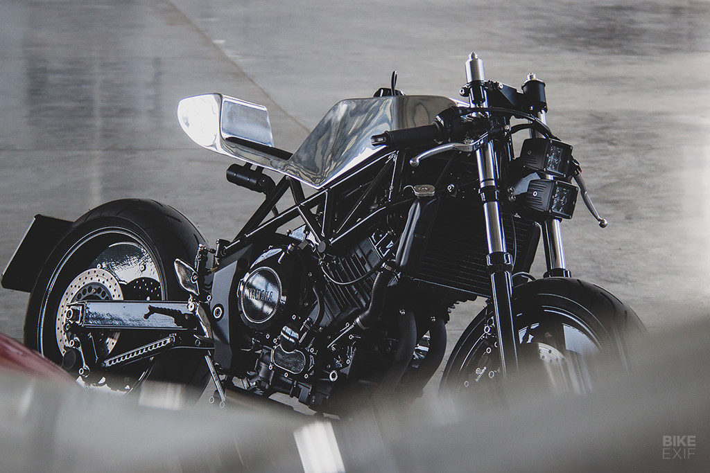 Cận cảnh mẫu độ cafe - streetfighter Yamaha TRX850 từ Nga