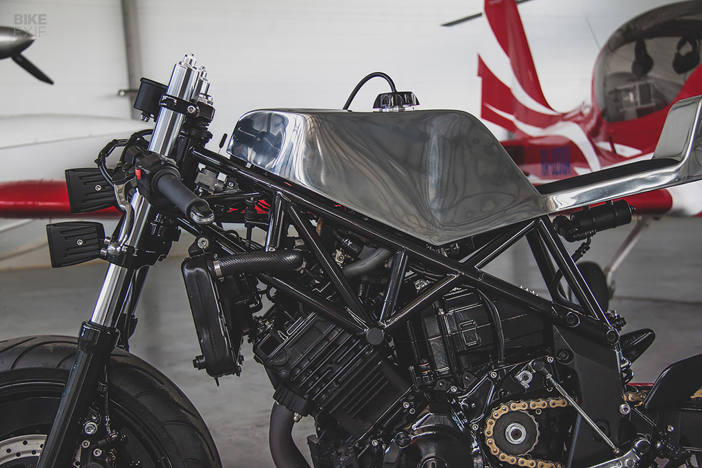 Cận cảnh mẫu độ cafe - streetfighter Yamaha TRX850 từ Nga