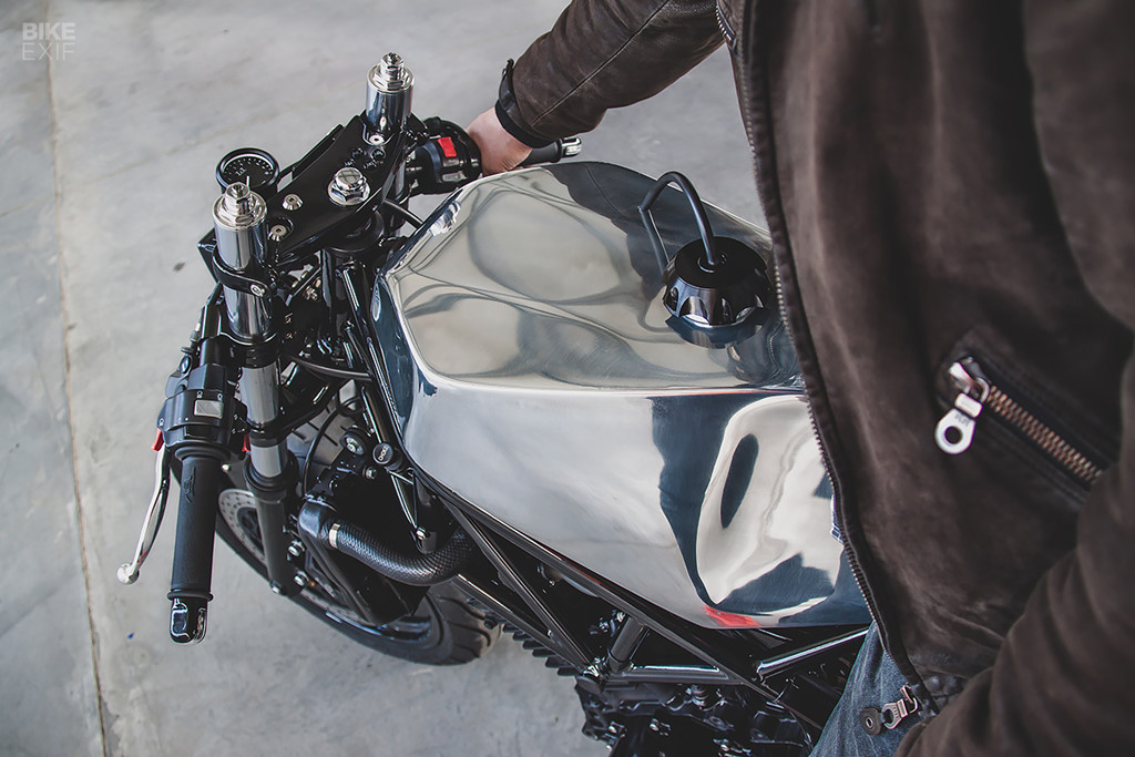 Cận cảnh mẫu độ cafe - streetfighter Yamaha TRX850 từ Nga