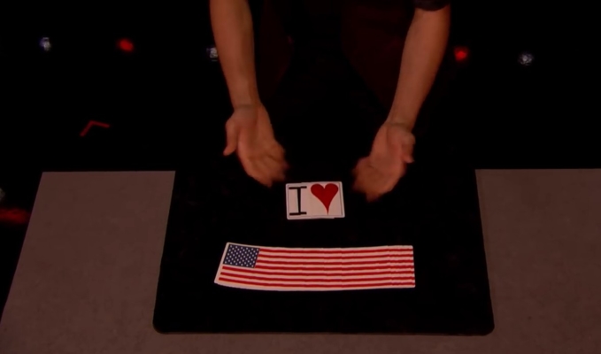 Thí sinh Americas Got Talent 2018 gây kinh ngạc với ảo thuật lá bài bốc khói ngay trên bàn