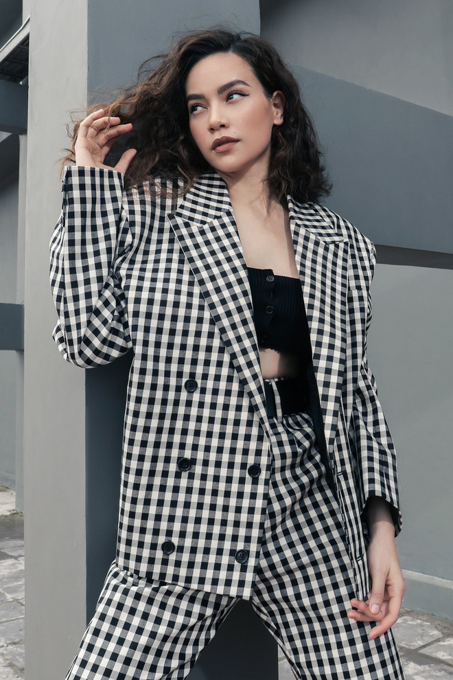 Hồ Ngọc Hà tung bộ ảnh cực ngầu quảng bá cho buổi họp fan hoành tráng nhất từ trước đến nay