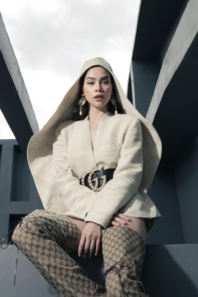 Hồ Ngọc Hà tung bộ ảnh cực ngầu quảng bá cho buổi họp fan hoành tráng nhất từ trước đến nay