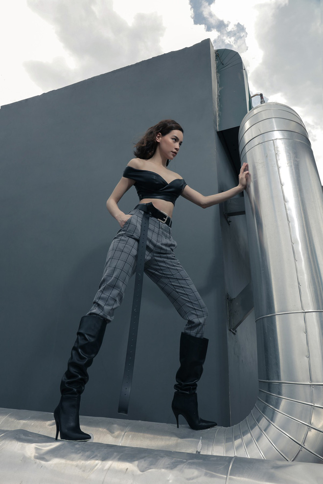 Hồ Ngọc Hà tung bộ ảnh cực ngầu quảng bá cho buổi họp fan hoành tráng nhất từ trước đến nay