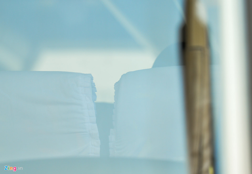 Công Phượng bối rối khi Hòa Minzy xuất hiện trên sân tập