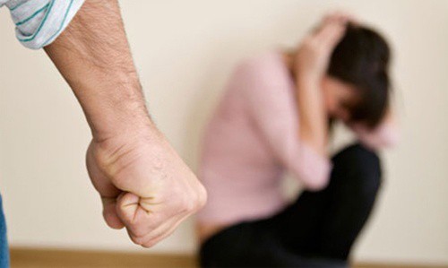 Vừa mất con được 58 ngày, chồng đã đòi ly hôn vì vợ không chịu về sống với bố mẹ chồng