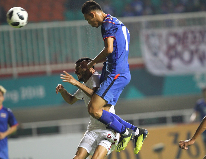 Olympic Thái Lan thoát hiểm nhờ bàn thắng ở phút 90+1