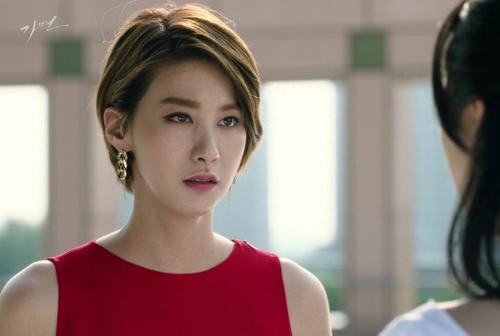 Osin trẻ lập bẫy hòng soán ngôi bà chủ, nào ngờ gặp ngay cao thủ