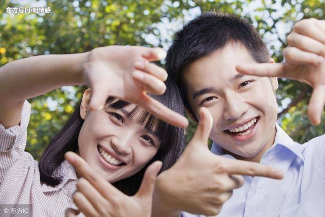 Vô tình nghe lén người yêu nói chuyện với mẹ trong lần đầu ra mắt, cô gái ngỡ ngàng nhận ra âm mưu thâm độc