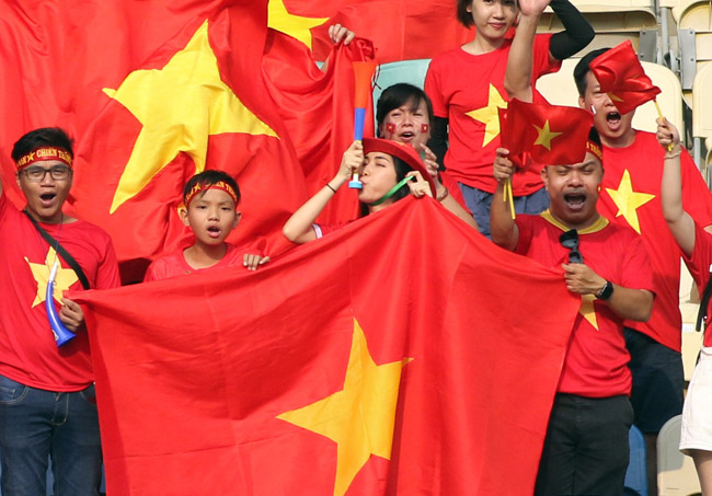 Bị tố là vận đen khiến Công Phượng đá hỏng penalty, Hòa Minzy nói gì?