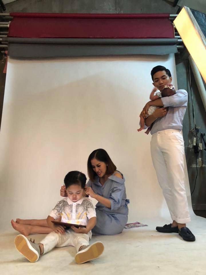 Khánh Thi tung ảnh hạnh phúc bên chồng con, trách yêu Phan Hiển về ồn ào xích mích tình cảm