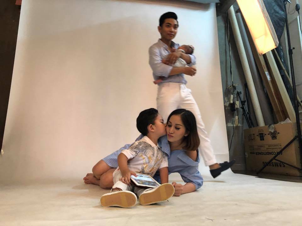 Khánh Thi tung ảnh hạnh phúc bên chồng con, trách yêu Phan Hiển về ồn ào xích mích tình cảm