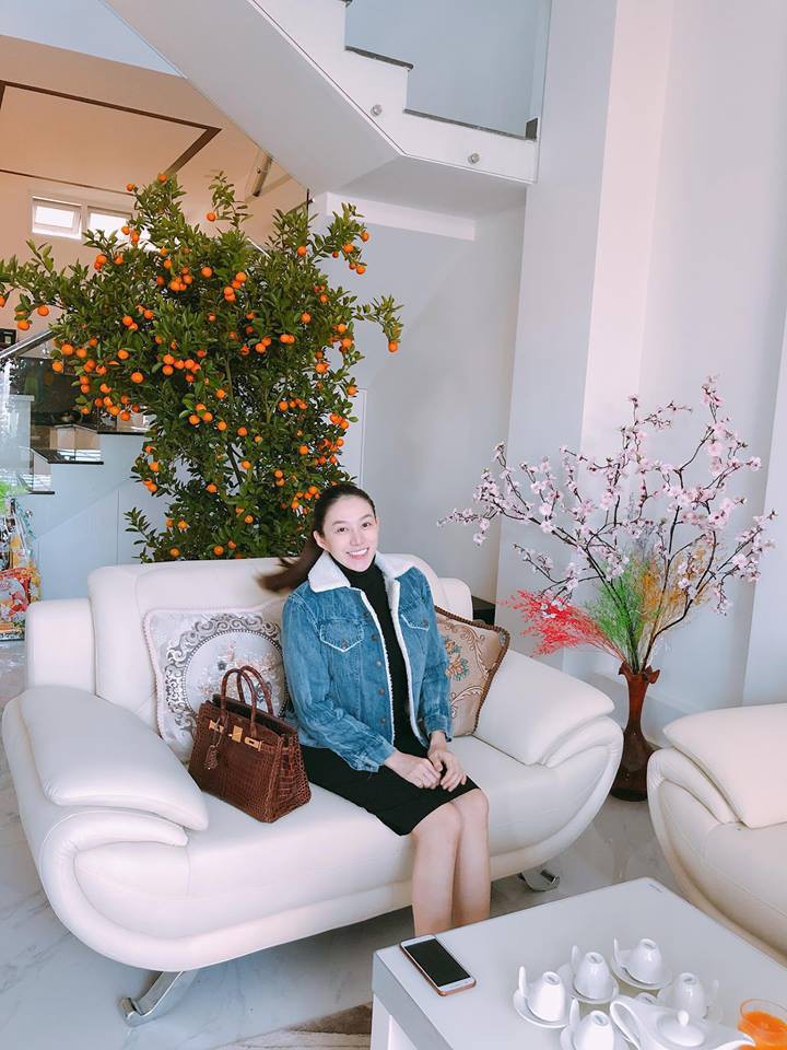 Sau tin đồn mang thai, xuất hiện hình ảnh khiến dân mạng đặt nghi vấn Lê Hà đã sinh con đầu lòng?