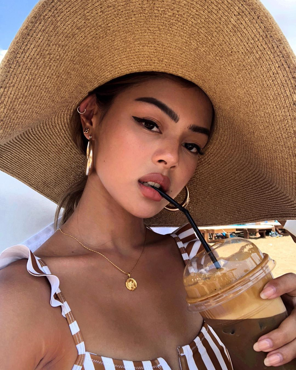 5 kiểu chụp ảnh giúp Lily Maymac bé tẹo nhưng vẫn sexy