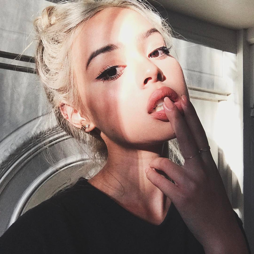 5 kiểu chụp ảnh giúp Lily Maymac bé tẹo nhưng vẫn sexy 5 kiểu chụp ảnh giúp Lily Maymac bé tẹo nhưng vẫn sexy