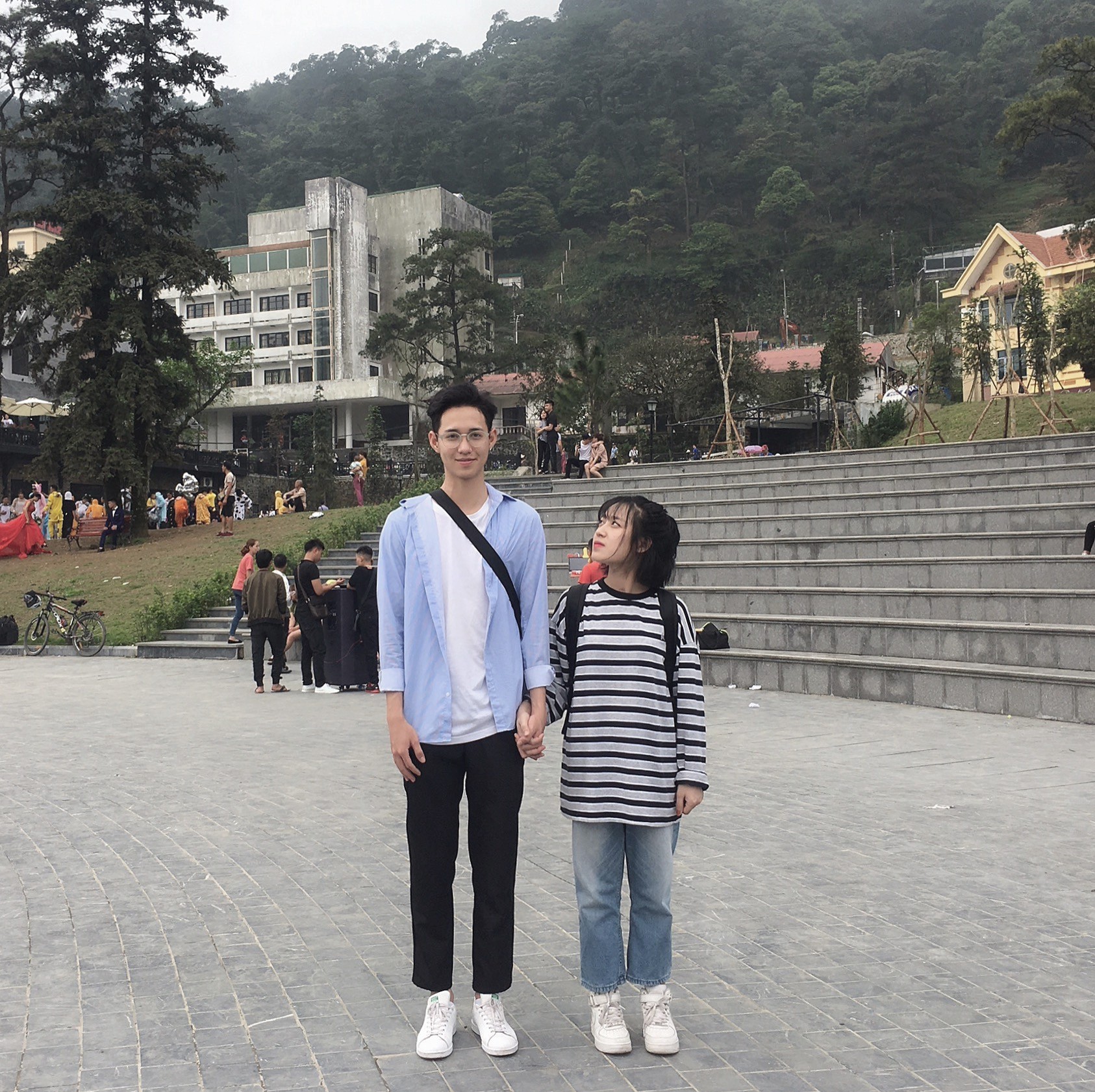 Bạo gan nhắn tin hỏi tuổi crush, hot boy cao 1m86 cưa đổ chị đẹp 1m54