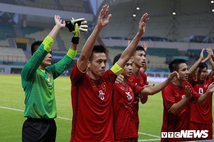 Sân tập bị chê quá nhiều, BTC ASIAD nóng mặt bắt Olympic Việt Nam cách ly với truyền thông