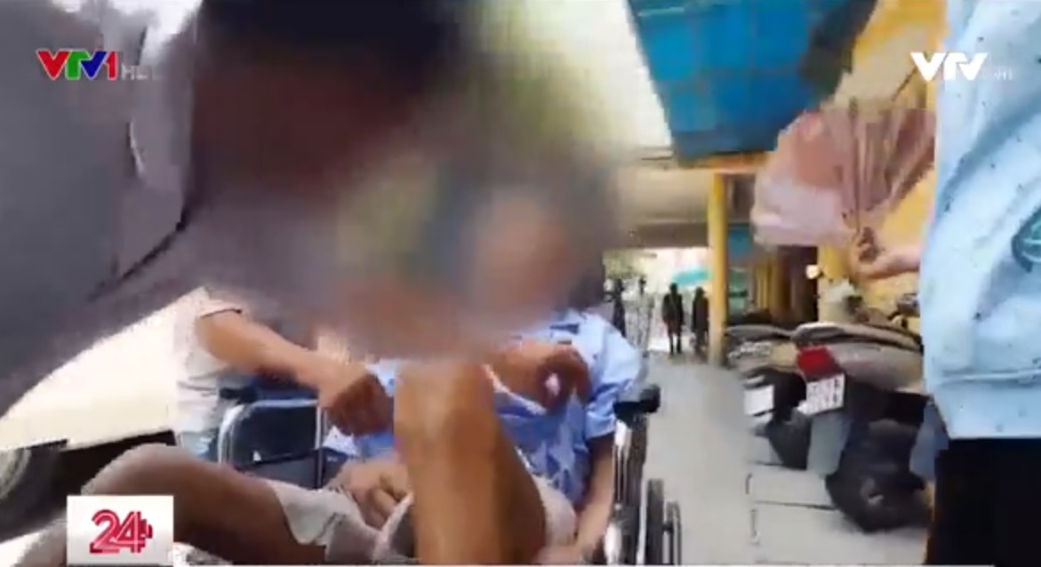 Clip: Người thân bệnh nhân ung thư giai đoạn cuối phải vét sạch 800.000 đồng để nộp phạt cho bảo kê vì tự ý gọi xe cứu thương bên ngoài