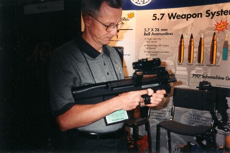 Sức mạnh súng tiểu liên P90 trong tay Đặc công Việt Nam