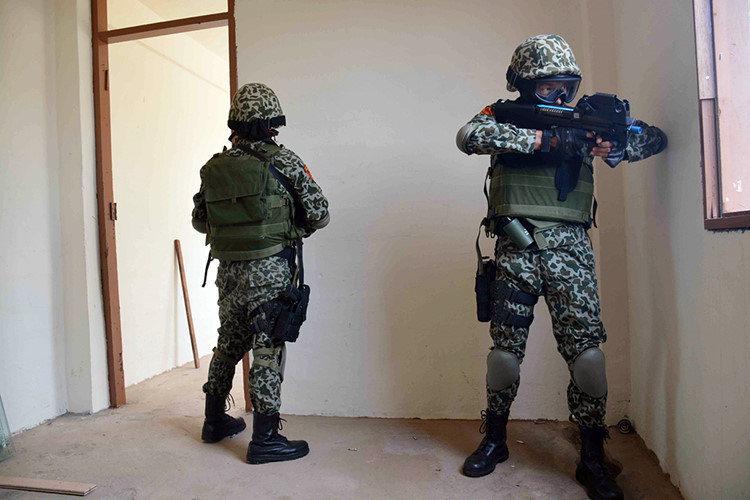 Sức mạnh súng tiểu liên P90 trong tay Đặc công Việt Nam