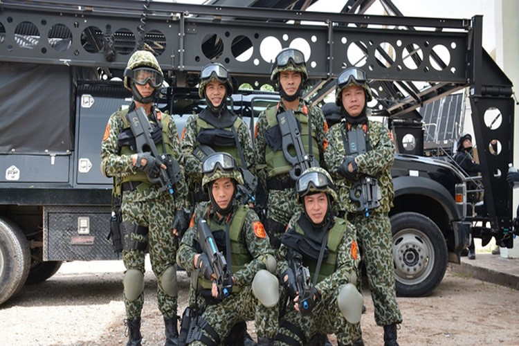 Sức mạnh súng tiểu liên P90 trong tay Đặc công Việt Nam