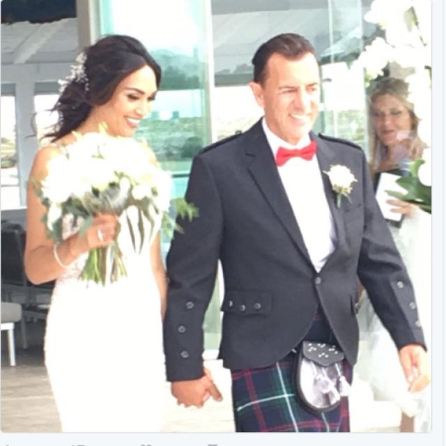 Chân dài xinh đẹp kết hôn với đại gia hơn 31 tuổi nhận nhẫn cưới 2.000 tỷ giờ ra sao?