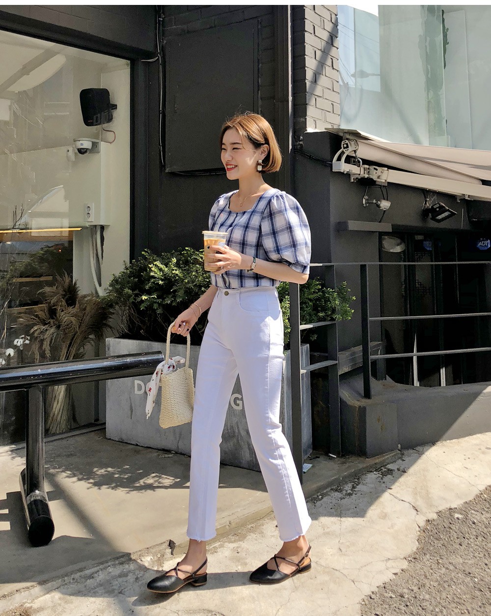 Nếu đã chán váy vóc điệu đà, các nàng công sở cứ diện quanh 4 kiểu quần này, vừa lịch sự lại không kém phần thời thượng