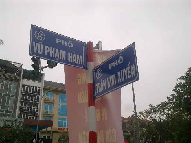 Vợ đẻ rơi con gái trên đường Vũ Phạm Hàm, ông bố họ Lại được dân mạng nhiệt tình tư vấn toàn tên độc và lạ