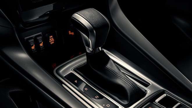 Mitsubishi Pajero Sport có thêm bản máy dầu tại Việt Nam, giá bán từ 1,062 tỷ đồng Mitsubishi Pajero Sport có thêm bản máy dầu tại Việt Nam, giá bán từ 1,062 tỷ đồng