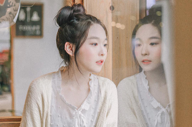 Không phải kiểu gì cầu kỳ, tóc búi lười biếng đậm chất mẹ bổi mới là trend các nàng đang mê nhất