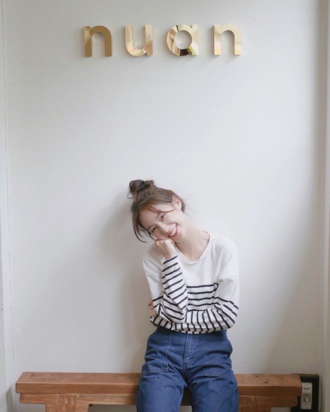 Không phải kiểu gì cầu kỳ, tóc búi lười biếng đậm chất mẹ bổi mới là trend các nàng đang mê nhất