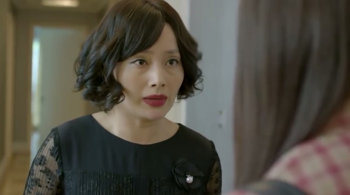 Phim Cả một đời ân oán tập 69: Diệu điên loạn tiết lộ sự thật về Nguyên An và dùng dao đâm Mạnh Tường