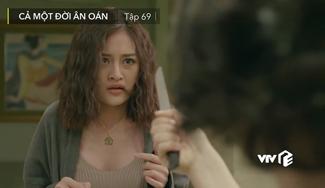 Phim Cả một đời ân oán tập 69: Diệu điên loạn tiết lộ sự thật về Nguyên An và dùng dao đâm Mạnh Tường