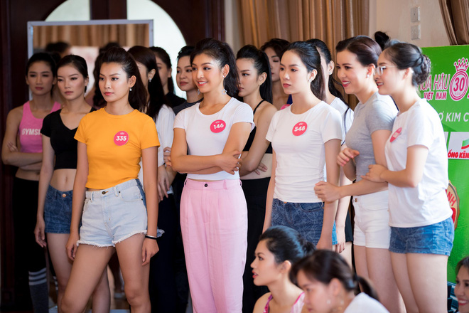 Hoa hậu Việt Nam 2018: Lần đầu tiên hội ngộ, thí sinh hai miền ráo riết tập luyện chuẩn bị cho Chung kết